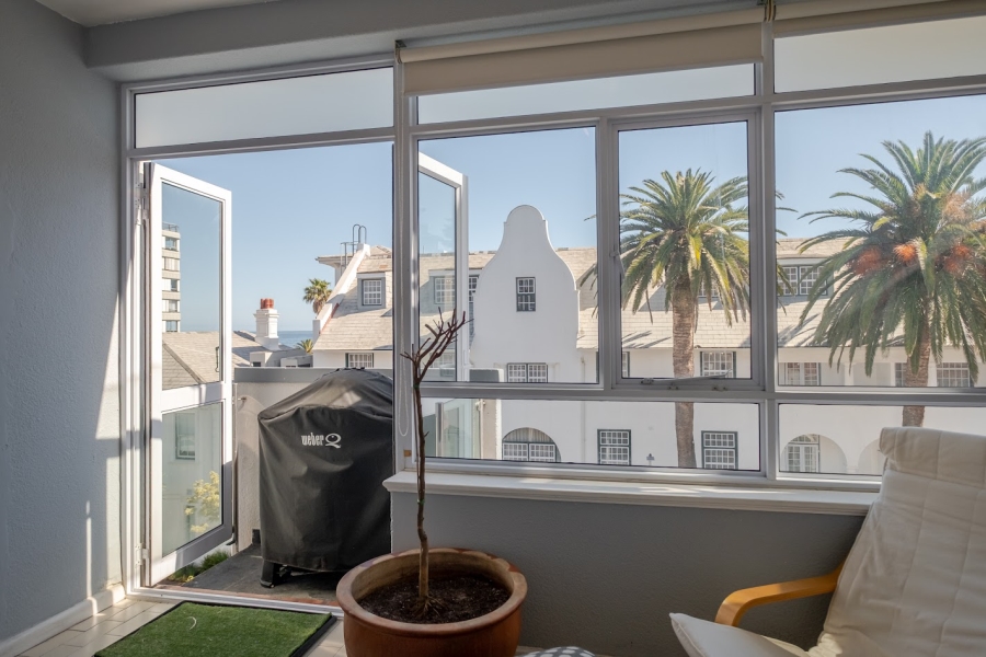 2 Bedroom Property for Sale in Sea Point Western Cape